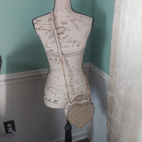 Coach Heart-Shaped Crossbody In Signture Canvas Light Brown/ White - Picture 11 of 11